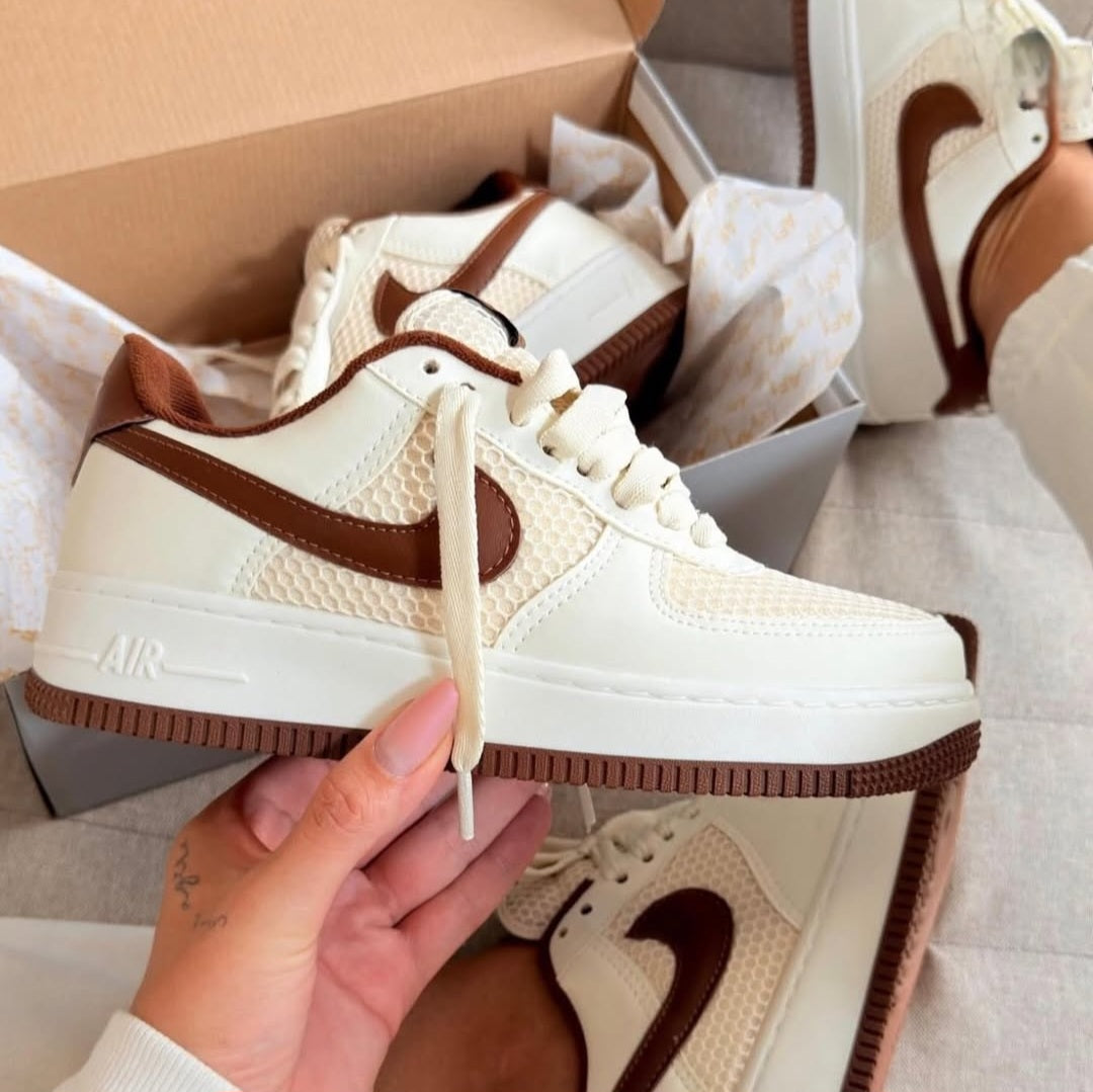 NIKE AIR BEGE RD