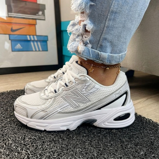 New Balance 740 PRATA